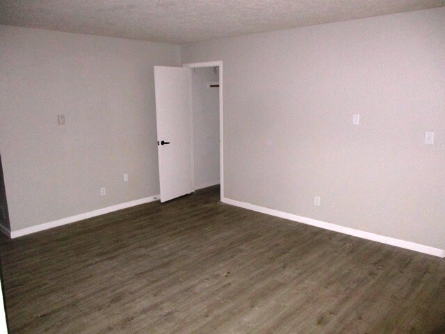 Building Photo - 1007 Charlotte Dr