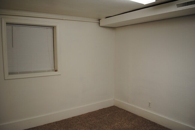 Building Photo - 541 S Walker Ave