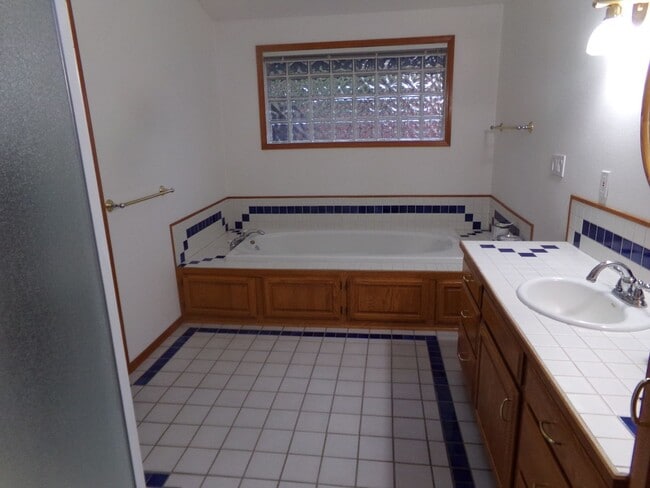 Building Photo - 1 BR, 1 BA ADU ~WATER/SEWER/GARBAGE/ELECTRIC INCLUDED!