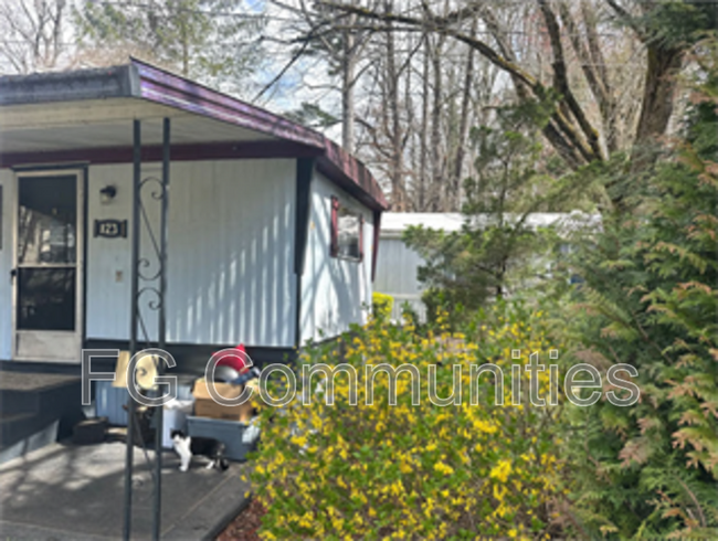 Building Photo - 123 Tuckaway Ln