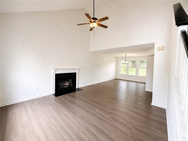 Building Photo - 2095 Glynmoore Dr