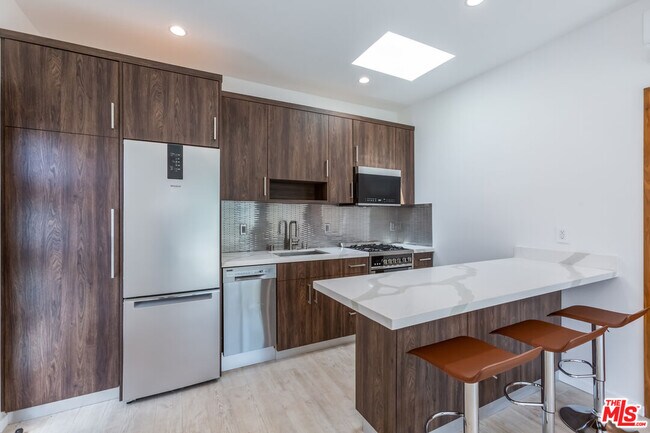 Building Photo - 8012 Zeus Dr