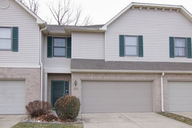 Primary Photo - 3 Bedroom Townhome in Greenwood