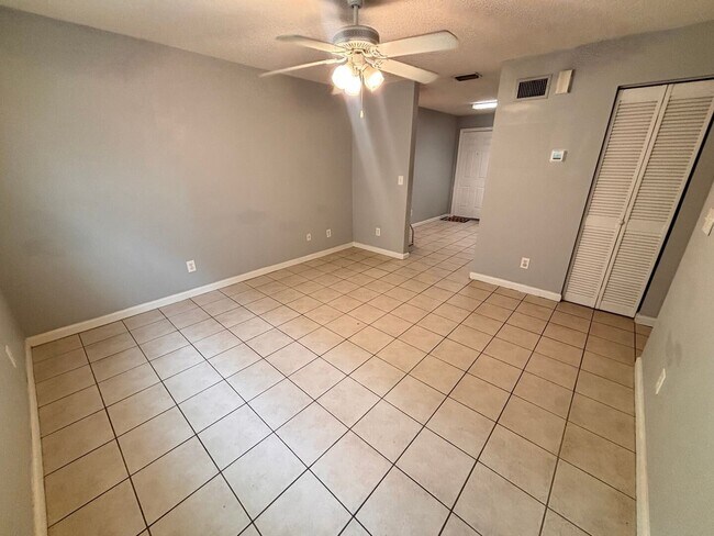 Building Photo - Move-In Ready 2BR First-Floor Condo Just Minutes from Jax Beach!