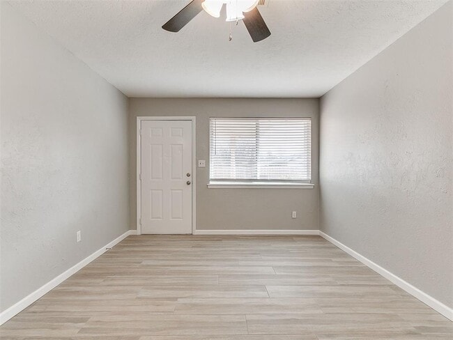 Building Photo - 202 Thompson Dr