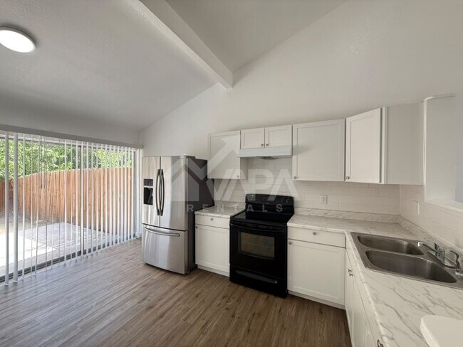 Building Photo - 7239 Glen Hill Dr