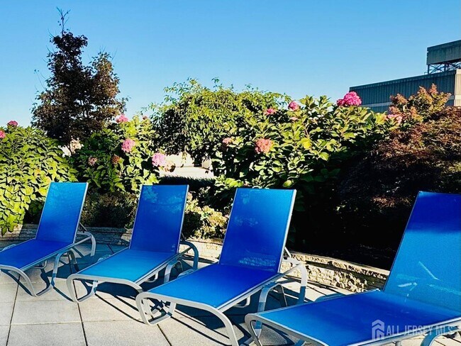 Building Photo - 1 Spring St