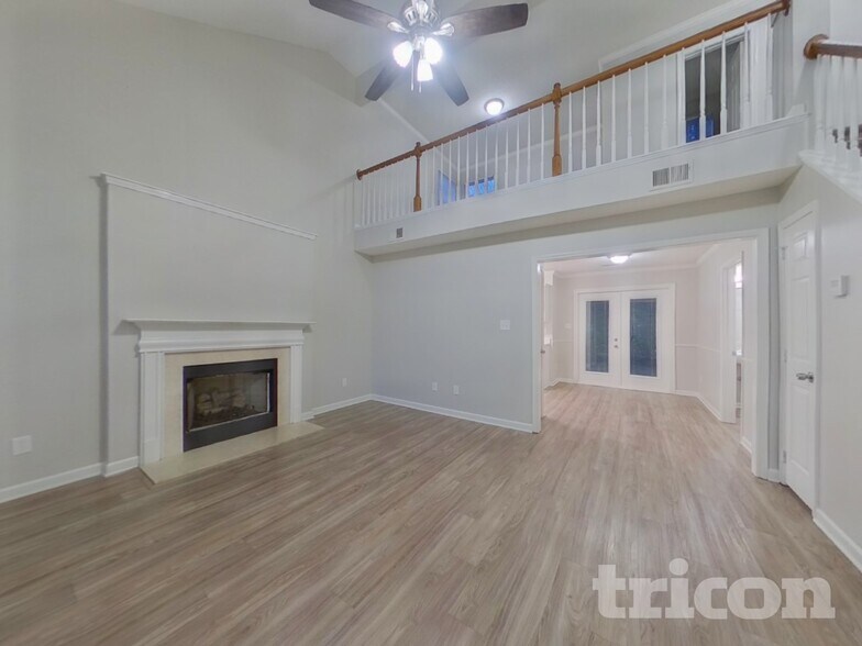 Building Photo - 149 Lantana Dr