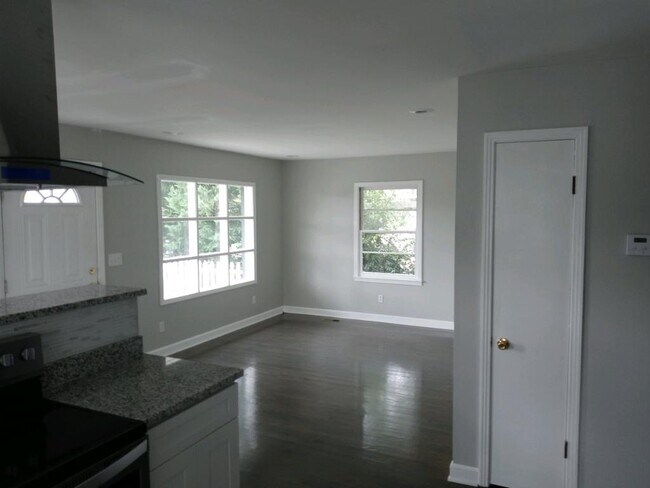 Living Room - 1004 Bate Ave