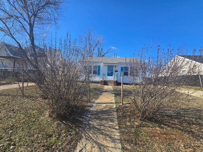 Building Photo - Cute 2 bedroom & 1 bath Home in Shawnee!