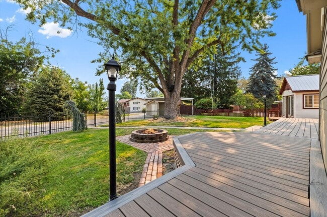 Building Photo - 4 Bed, 4 Bath on .62/acre! Close to BSU!