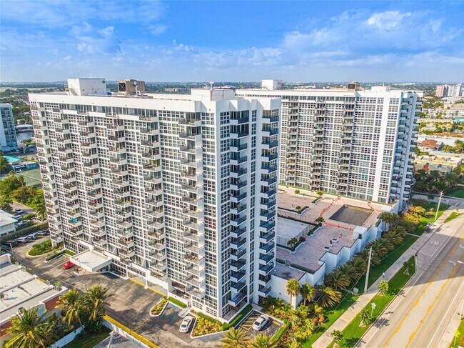 Building Photo - 525 N Ocean Blvd