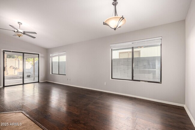 Building Photo - 3122 W Donald Dr