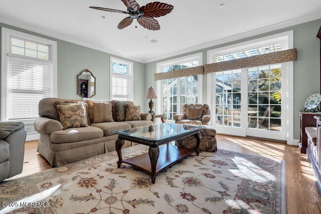 Building Photo - 412 Chicago Blvd