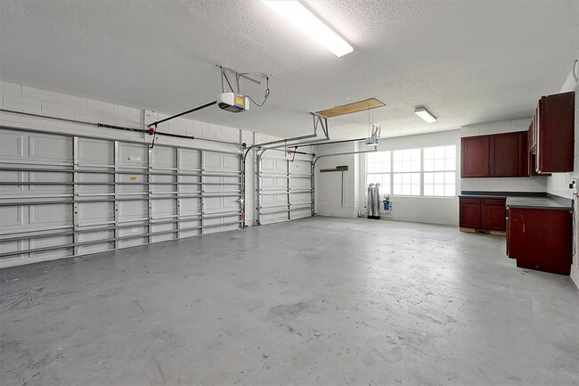 Building Photo - 231 Lakay Pl