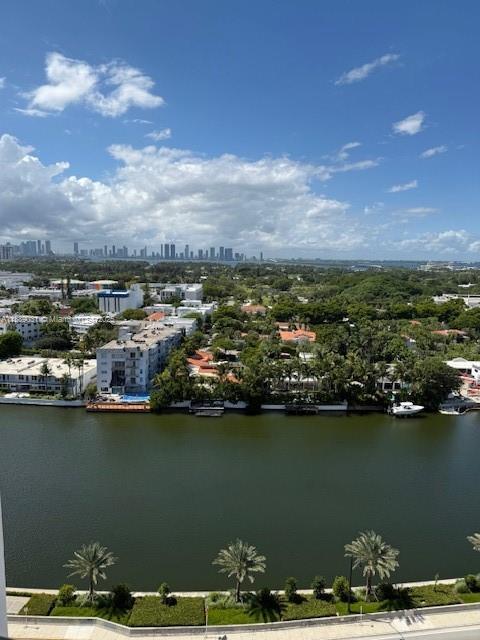 Building Photo - 2555 Collins Ave