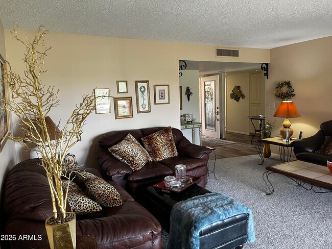Building Photo - 6851 E Golden Hills Way