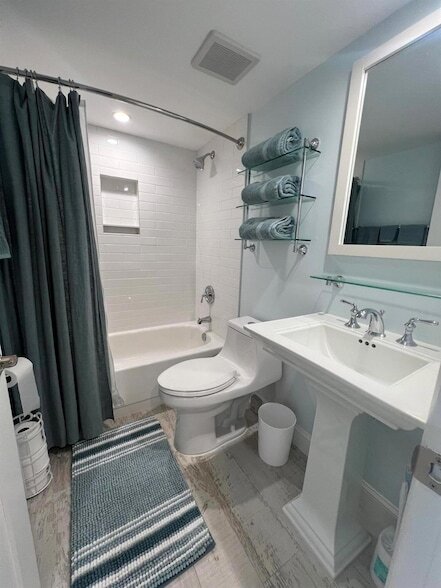 Building Photo - 7410 S Ocean Dr