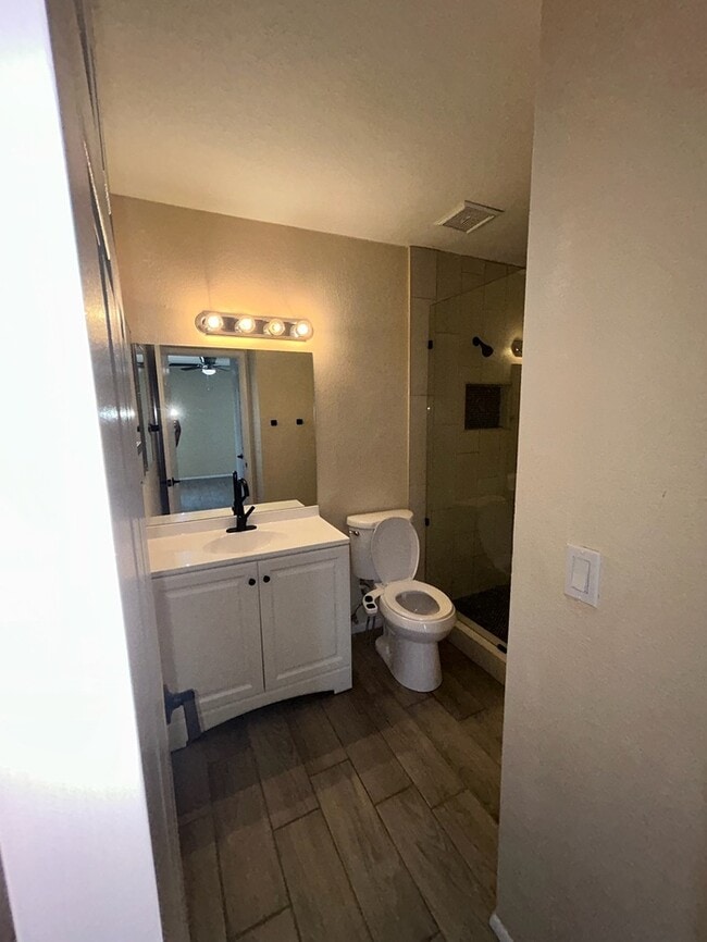 Building Photo - Beautifully Updated 3-Bed, 2-Bath Home in ...