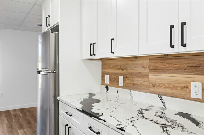 Building Photo - 10 Shrewsbury Green Dr