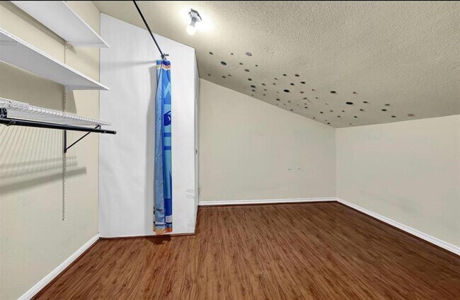 Building Photo - 13026 Leader St
