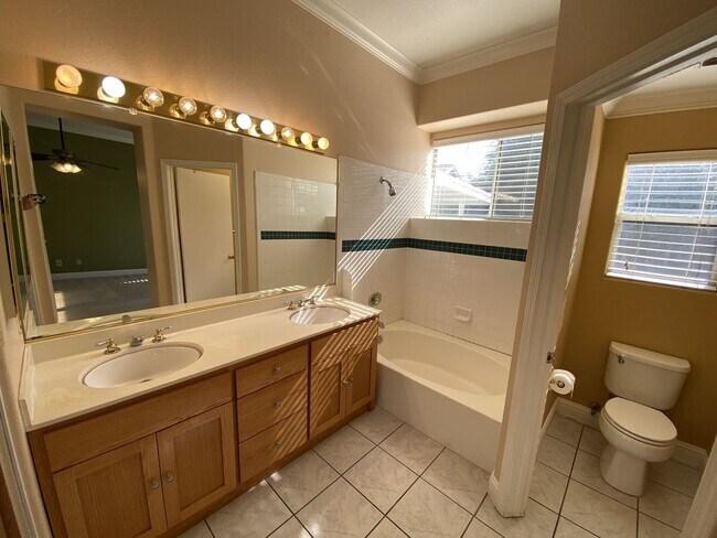 Building Photo - Charming Single-Story Home in Tracy — Across from the Park!