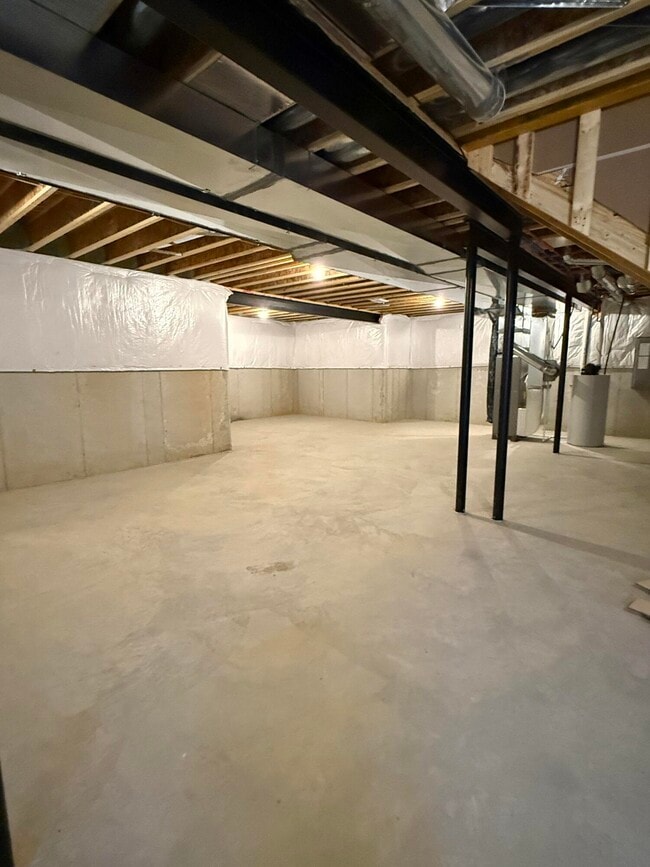 Building Photo - 6173 S Trailwoods Dr