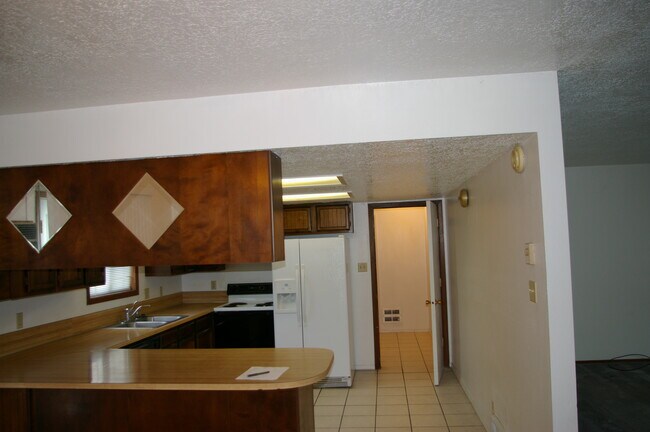 Building Photo - 809 Cherokee Ln