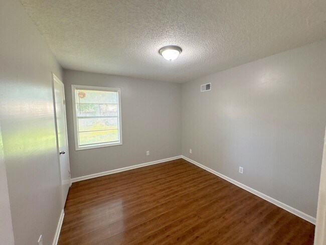 Building Photo - 4316 Springwind Rd