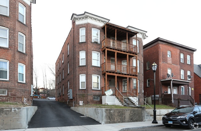 Building Photo - Broad Street Twins