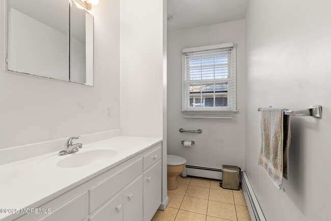 Building Photo - 404 Brookside Ave