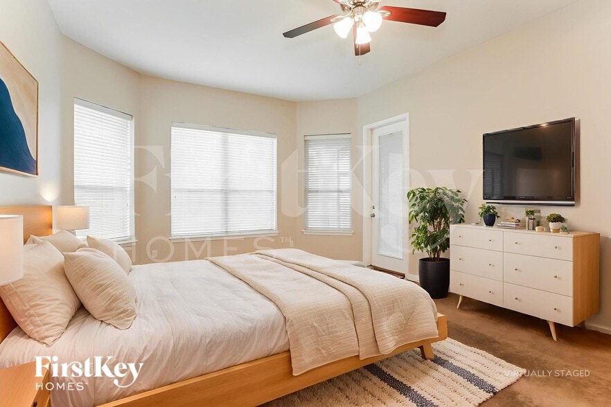 Building Photo - 1656 Fairway Ridge Dr