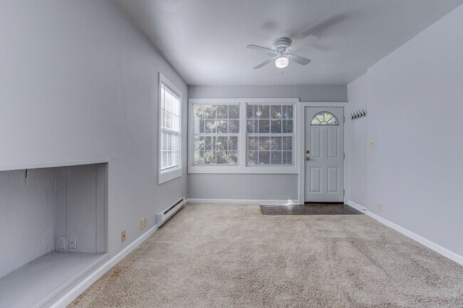 Interior Photo - Custer Street 1x1 unit!  Cozy and Quiet neighbor