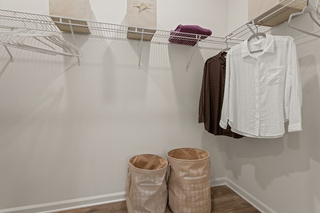 Building Photo - Flexible Living, Prime Location, Endless Comfort!