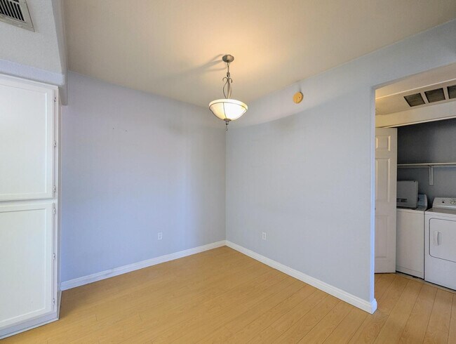 Building Photo - 4925 E Desert Cove Ave