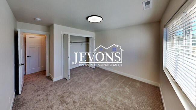 Building Photo - 413 S 97th Ave