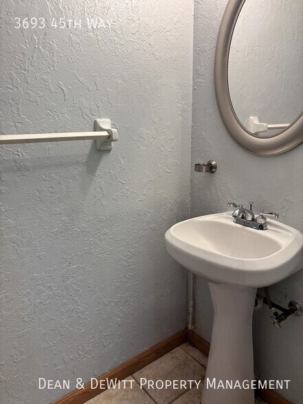 Building Photo - 2 Bed/1 Bath