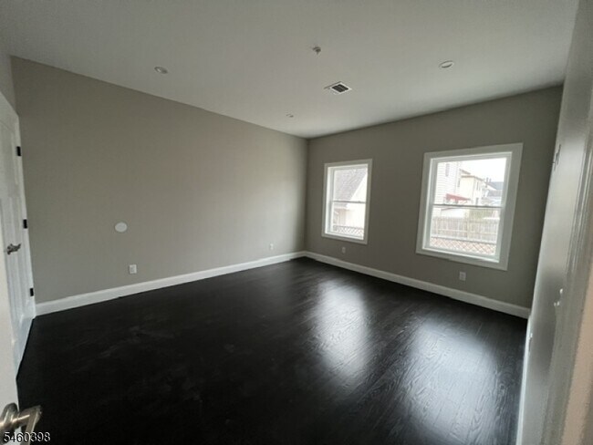 Building Photo - 421 Haledon Ave