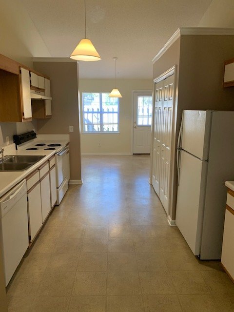 Building Photo - "Charming 3-Bed, 2-Bath Duplex Retreat in ...