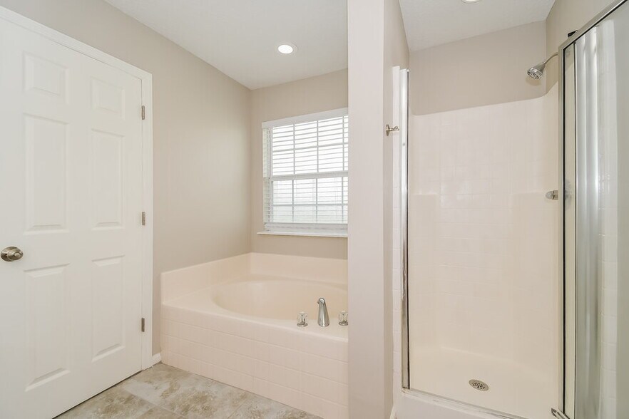 Building Photo - 7157 Beekman Lake Dr
