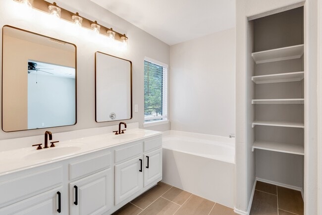 Building Photo - 11714 Pinos Altos Dr