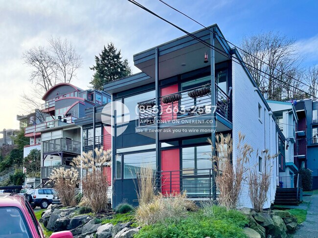 Building Photo - 3521 S Leschi Pl