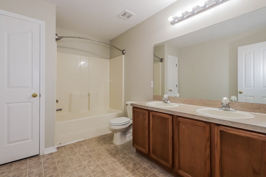 Building Photo - 11050 Golden Silence Dr