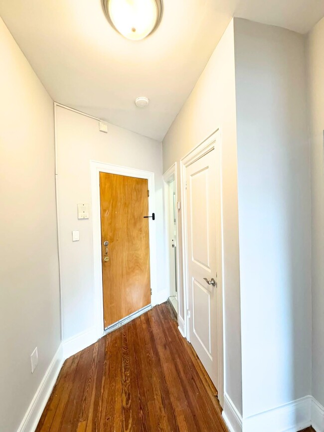 Building Photo - 409 54th St