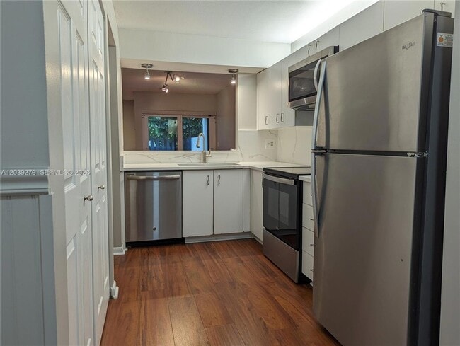 Building Photo - 3446 Oak Dr