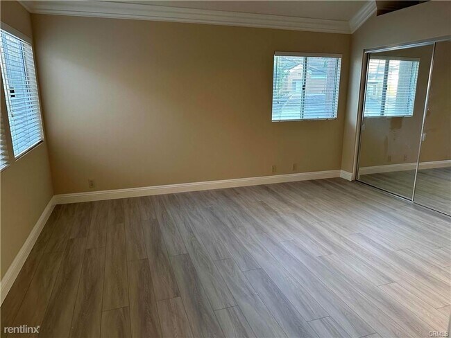 Building Photo - 3 br, 3 bath House - 30 Auburn Aisle # 112