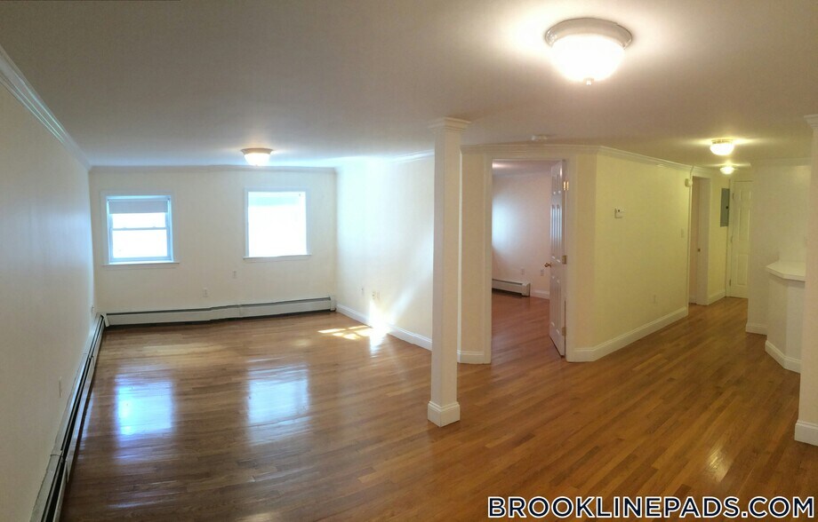 Building Photo - 1539 Beacon St