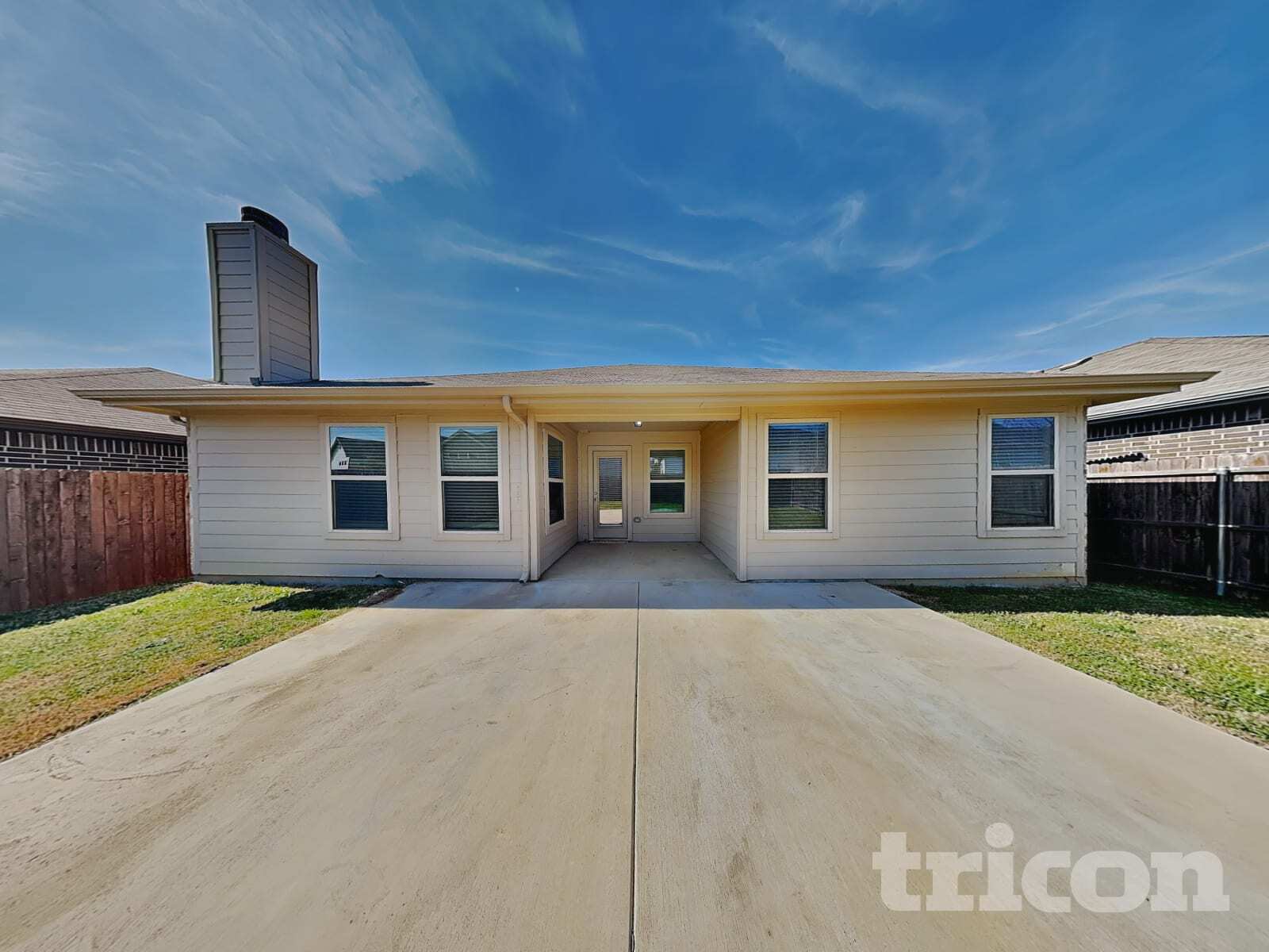 Building Photo - 2565 Hadley St