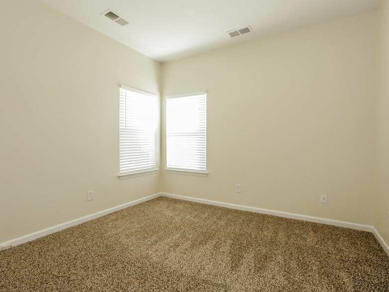 Building Photo - 6908 Sequoia Hills Dr