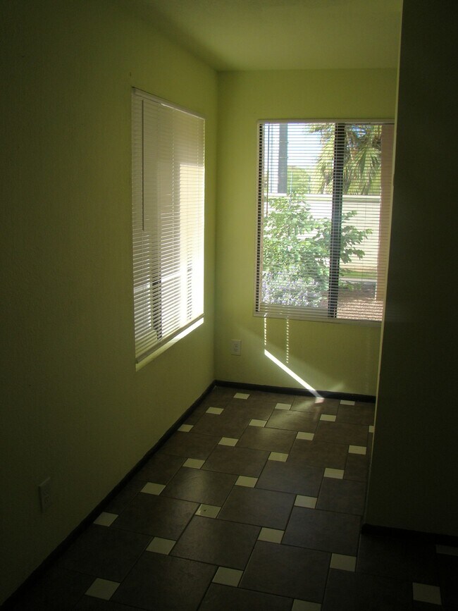 Building Photo - 30 E Brown Rd